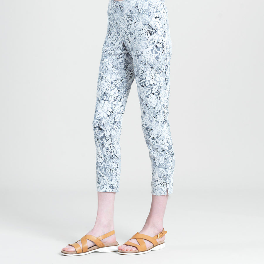 Textured Pull-On Capri - Floral Rain-Grey