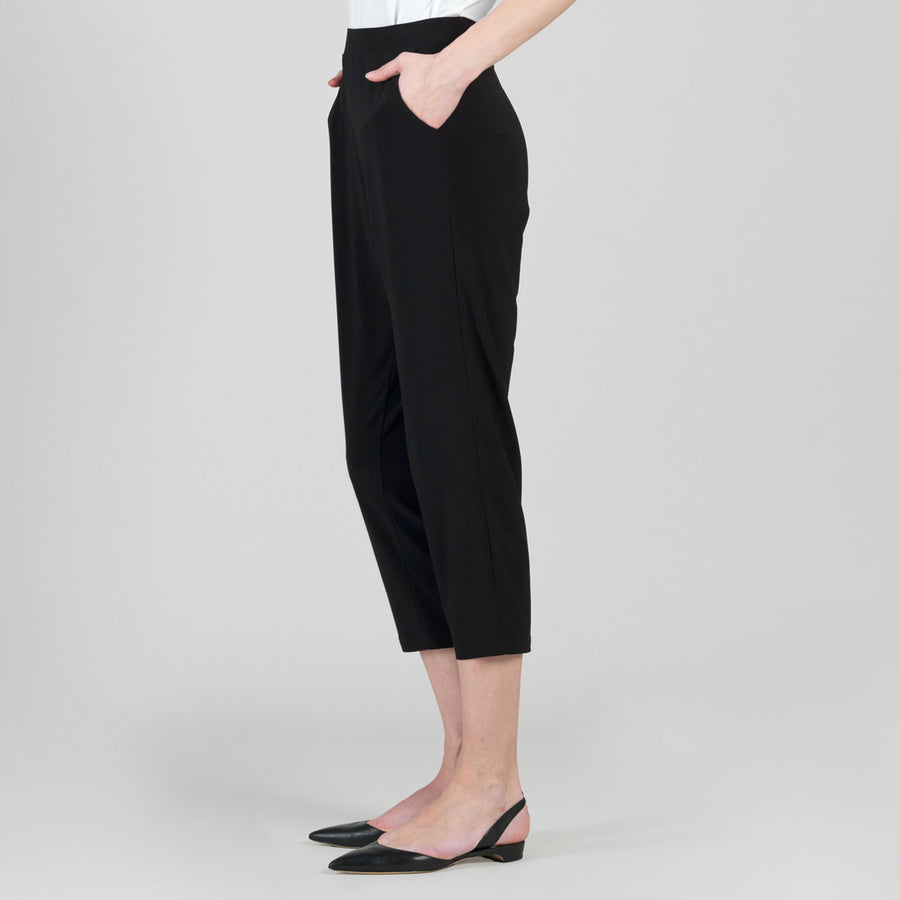 Signature Jogger Pocket Capri - Black