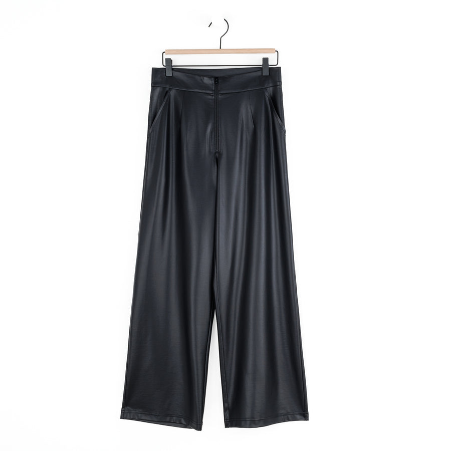 Liquid Leather™ - Sheen Zip Closure Loose Leg Pocket Pant - Black