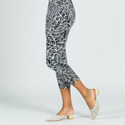 Pull-On Capri - Flower Sketch